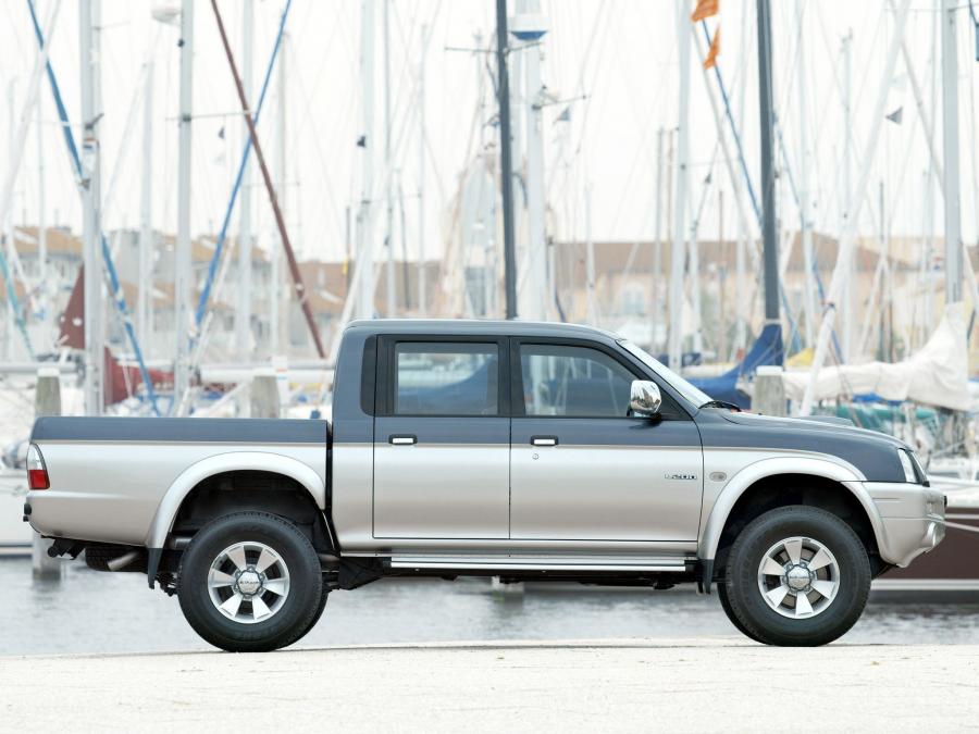  Mitsubishi L200 4Life Double Cab 2005 года  (фото 2 из 7)